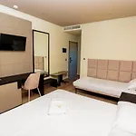 Vogue's Boutique Hotel 3*