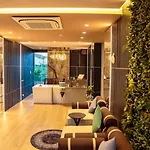 Vogue's Boutique Hotel 3*