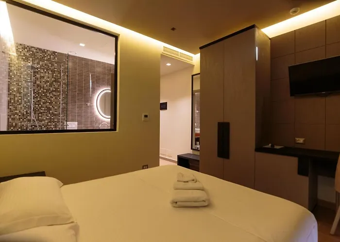 Vogue's Boutique Vlore